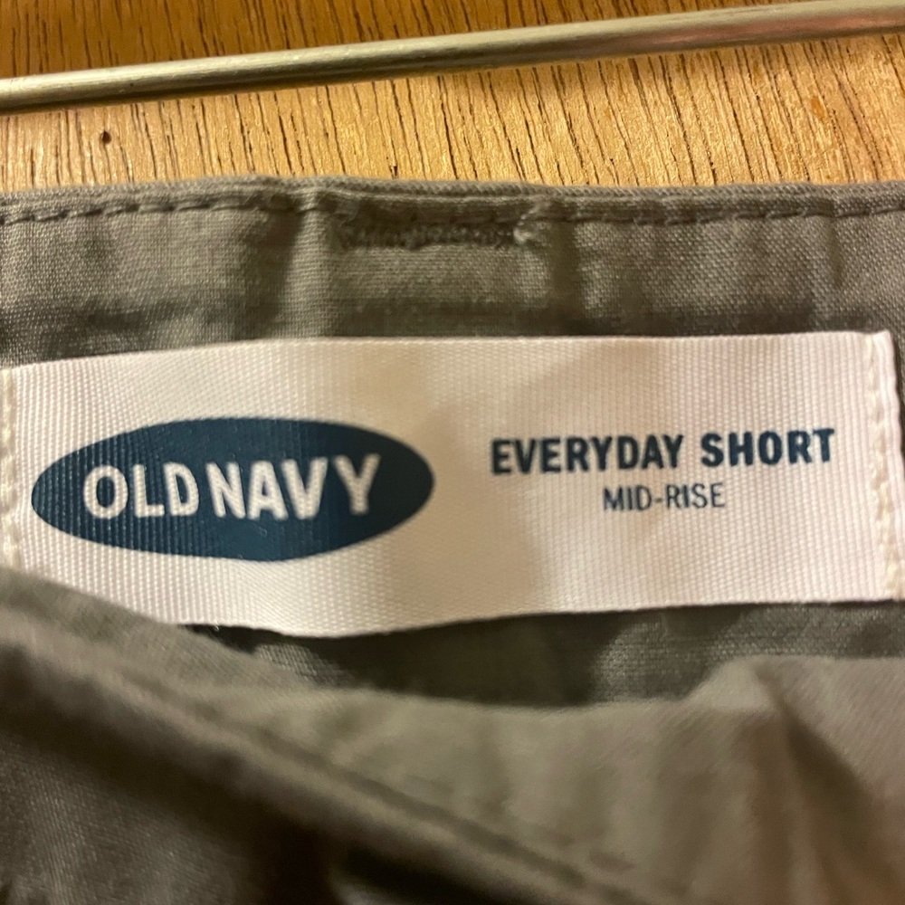 Old Navy Women's Gray Chino Bermuda Shorts - Picture 2 of 4
